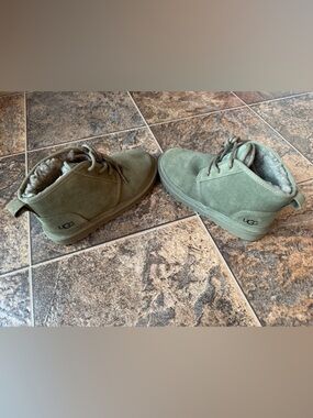NEW!!! UGG Neumel II Chukka Lace Up Pull On Boots- Green, Kid’s Size 4